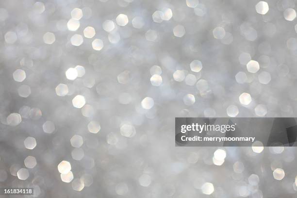 glitzernden hintergrund - silver colored stock-fotos und bilder