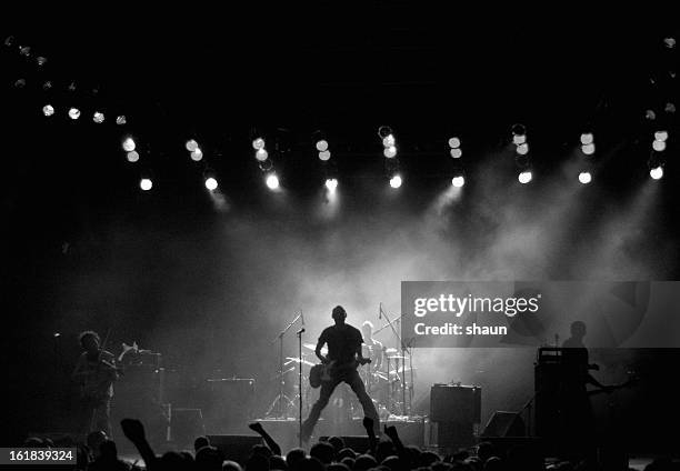 rock and roll - musique rock photos et images de collection