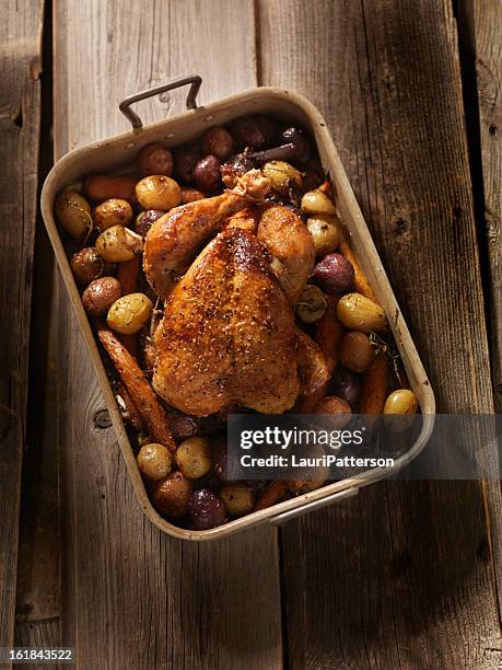 roasted chicken with carrots and potatoes - roasted chicken stock pictures, royalty-free photos & images