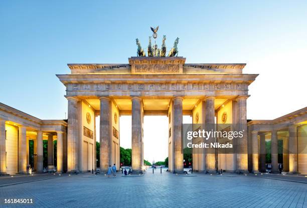 brandenburg gate, berlin - berlin brandenburger tor stockfoto's en -beelden