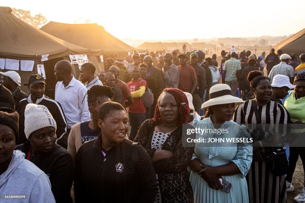 TOPSHOT-ZIMBABWE-VOTE