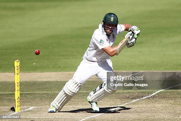 De Villiers of South Africa sets off for a run during day 4 of the 2nd Sunfoil Test match between South Africa and Pakistan at Sahara Park Newlands...