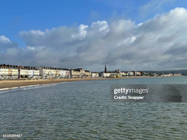 georgian seafront along beach, weymouth, dorset, england, uk - weymouth esplanade stock pictures, royalty-free photos & images