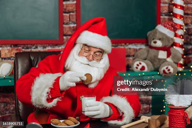 True Santa 4,907 Real Photos Of Santa Claus Stock Photos, High-Res Pictures, and ...