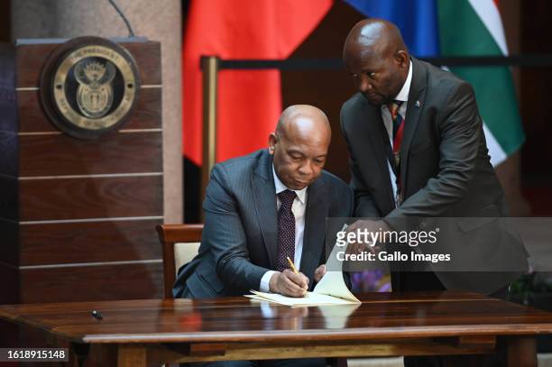 Dr Kgosientso Ramakgopa signs a memorandum of understanding in front of President Xi Jinping of China and President Ramaphosa at Union Buildings on...