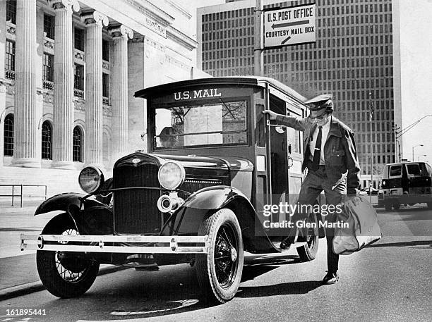 Cavanar 14 Old Mail Truck Back Stock Photos, High-Res Pictures, and Images ...