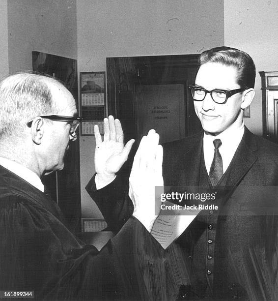 William R. Cook Jr 59 William Cook Jr Stock Photos, High-Res Pictures, and Images - Getty ...