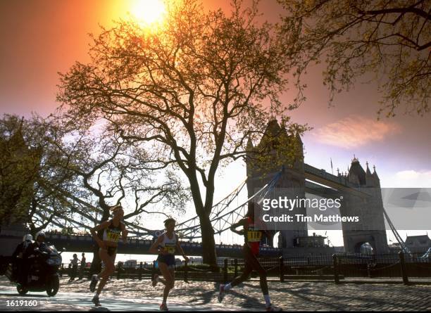 Runnders pass Tower Bridge during the London Marathon. \ Mandatory Credit: Tim Matthews /Allsport