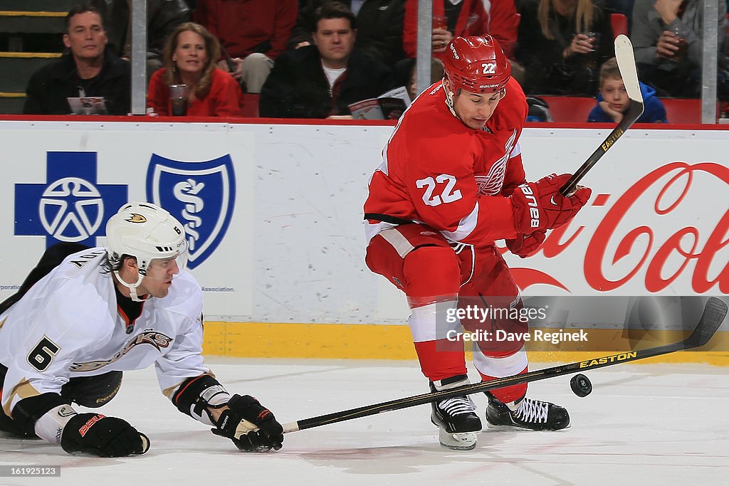 Anaheim Ducks v Detroit Red Wings