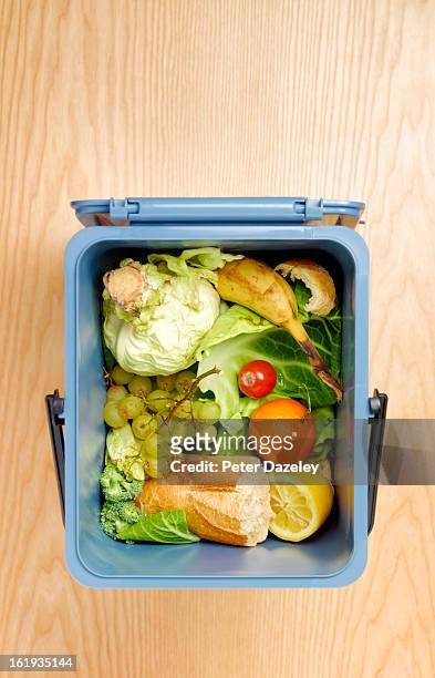 bin filled with food waste - leftovers stockfoto's en -beelden