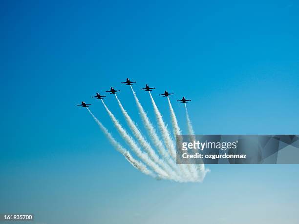 fighter planes in airshow - airshow stockfoto's en -beelden