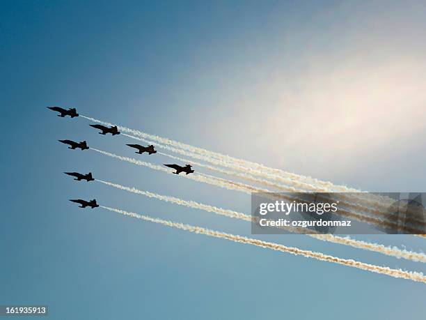 fighter planes in airshow - airshow stockfoto's en -beelden