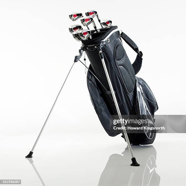 set of golf clubs in a bag - golfclub stockfoto's en -beelden