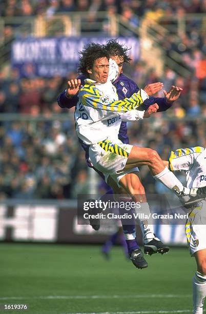 Antonio Benarrivo of Parma in action during the Serie A match against Fiorentina at the Stadio Tardini, Parma. \ Mandatory Credit: Claudio Villa...