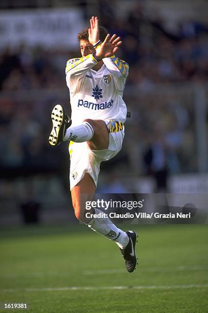 Hernan Crespo of Parma in action during the Serie A match against Fiorentina at the Stadio Tardini, Parma. \ Mandatory Credit: Claudio Villa /Allsport