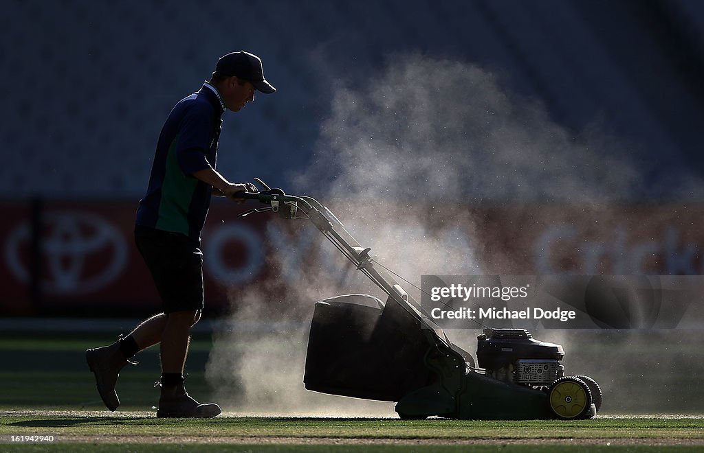 Sheffield Shield - Bushrangers v Bulls: Day 1