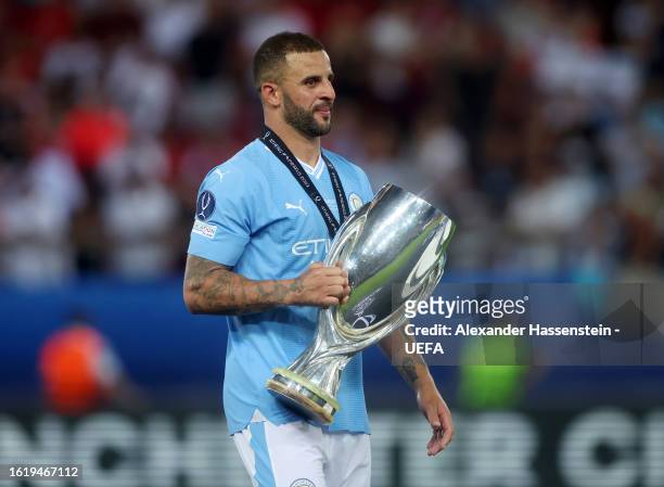 Kyle Walker of Manchester City holdsthe UEFA Super Cup trophy after the team's victory during the UEFA Super Cup 2023 match between Manchester City...