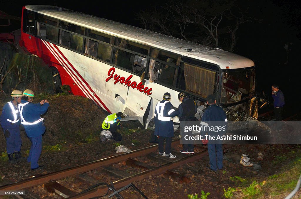 42 People Injured In Tourist Bus Crash