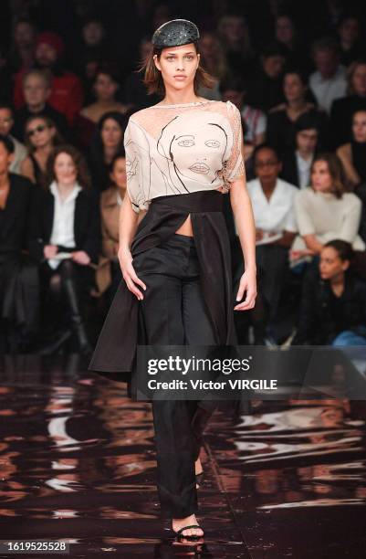 Ana Beatriz Barros walks the runway during the Stella McCartney Ready to Wear Spring/Summer 2002 fashion show as part of the Paris Fashion Week on...