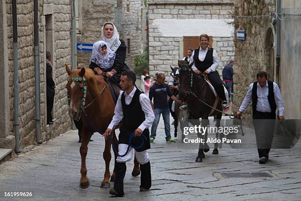 italy, sardinia, tempio pausania - traditional festival imagens e fotografias de stock