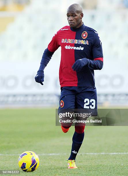 Victor Ibarbo of Cagliari in action during the Serie A match between Pescara and Cagliari Calcio at Adriatico Stadium on February 17, 2013 in...