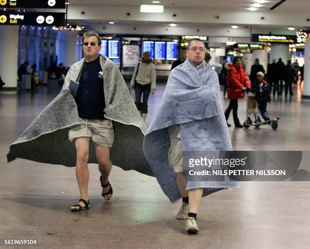 Radovan Daric and Tony Eklund arrive at Arlanda airport in Stockholm, Sweden, 28 December 2004, with blankets over their shoulders. Daric and Eklund...