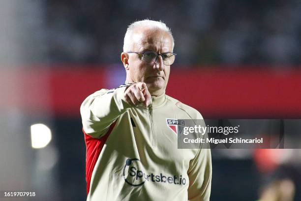 Dorival Junior coach of Sao Paulo gestures during a semifinal second leg match between Sao Paulo and Corinthians as part of Copa do Brasil 2023 at...