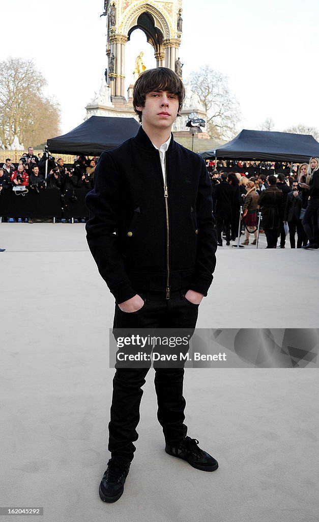 Burberry Prorsum Autumn Winter 2013 Womenswear Show - Arrivals