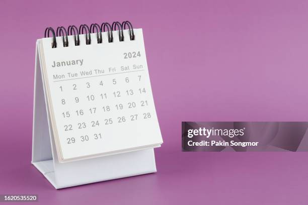 calendar desk 2024: january is the month for the organizer to plan and deadline with a purple background. - memorial day background fotografías e imágenes de stock