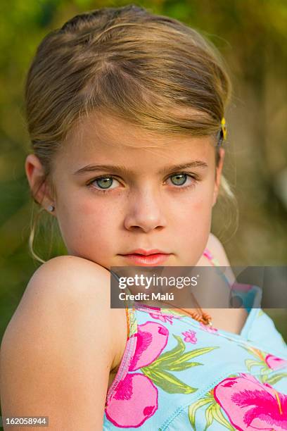 retrato niña rubia 8 años - 8 9 años stock pictures, royalty-free photos & images