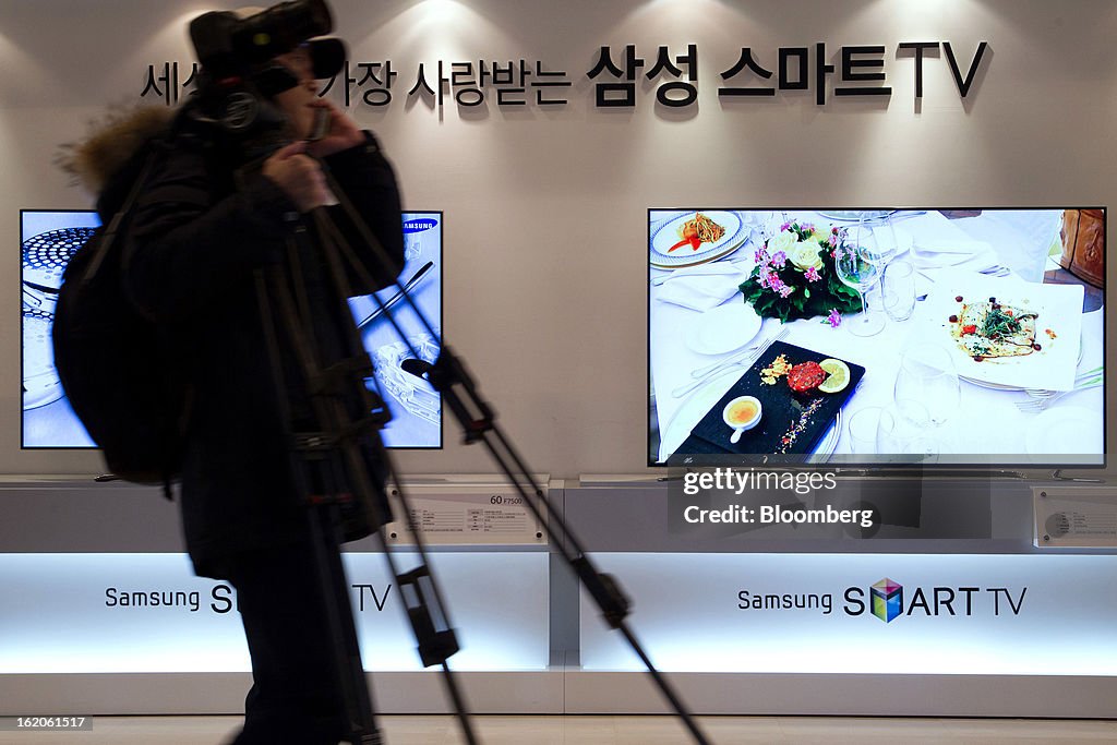 Samsung Electronics Unveils High-End TV Sets