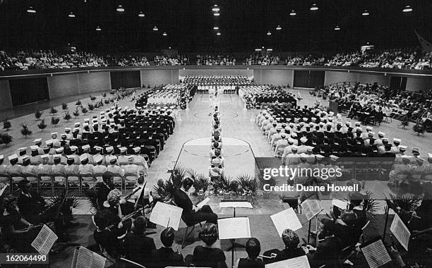 Graduation Night Photos and Premium High Res Pictures - Getty Images
