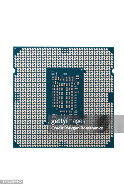 computer processors cpu isolated on white background - puce informatique photos et images de collection