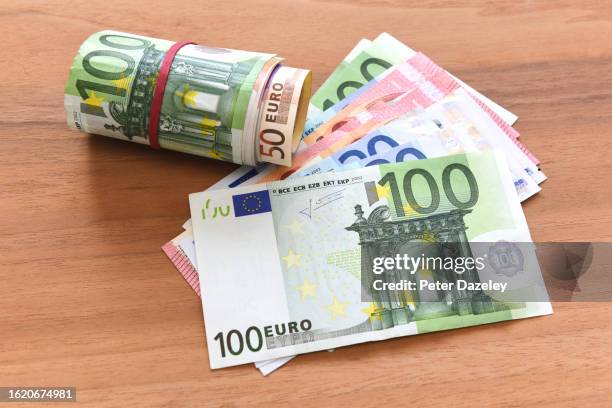 russian rouble banknotes - money-talks-englische-redewendung stock-fotos und bilder