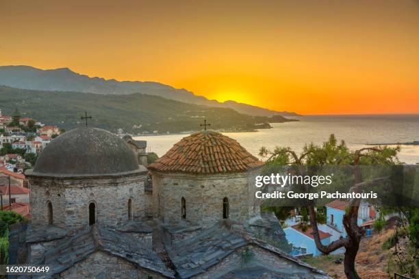 old greek orthodox church at sunset - mar egeo fotografías e imágenes de stock