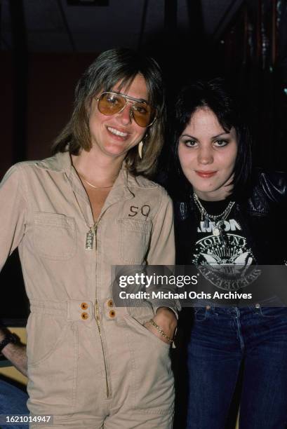 Joan Jett, singer and guitarist in "The Runaways", with singer Suzi Quatro, United States, April 1977.