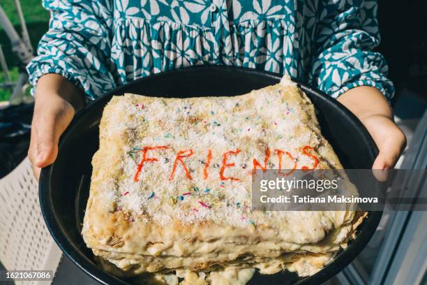 homemade napoleon cake in woman's hands with friends inscription. - ugly turkey 個照片及圖片檔