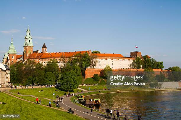 poland, krakow, wawel castle and vistula river - wawel castle stock pictures, royalty-free photos & images
