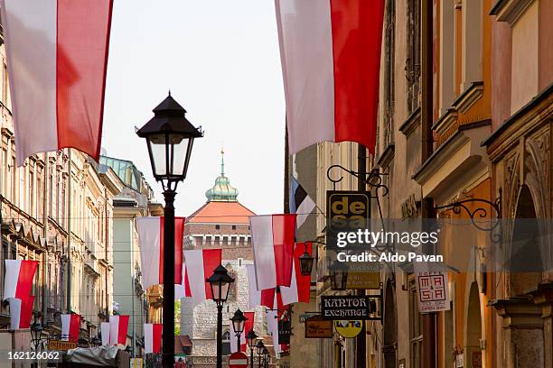 poland, krakow, street florianska - polonia fotografías e imágenes de stock