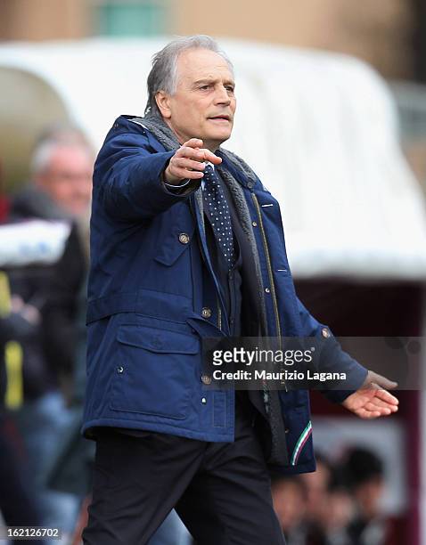 Franco Colomba head coach of Padova during the Serie B match between Reggina Calcio and Calcio Padova on February 16, 2013 in Reggio Calabria, Italy.