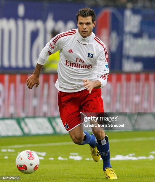 Dennis Diekmeier of Hamburg runs with the ball during the Bundesliga match between Hamburger SV and VfL Borussia Moenchengladbach at Imtech Arena on...