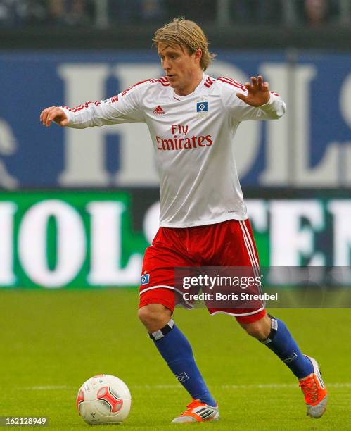 Per Ciljan Skjelbred of Hamburg runs with the ball during the Bundesliga match between Hamburger SV and VfL Borussia Moenchengladbach at Imtech Arena...