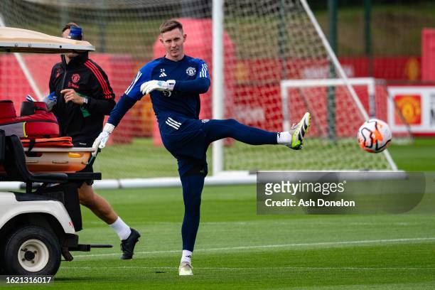Dean Henderson allowed to leave Man United