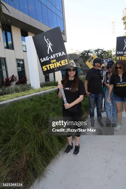 Linda Cardellini walks the picket line in support of the SAG-AFTRA and WGA strike outside of Sunset Bronson Studios on August 24, 2023 in Hollywood,...