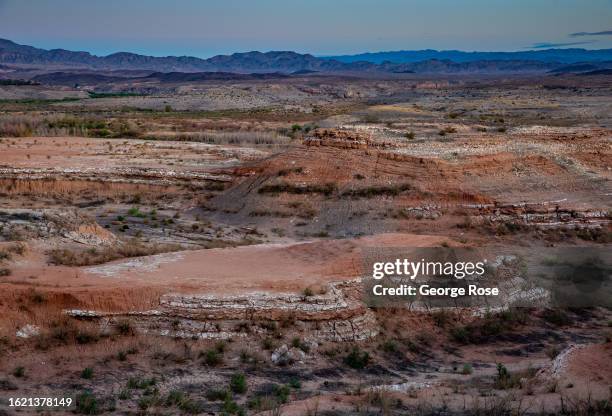 One of the many vista points on the south shore of Lake Mead, the country's largest man-made water reservoir, formed by Hoover Dam on the Colorado...