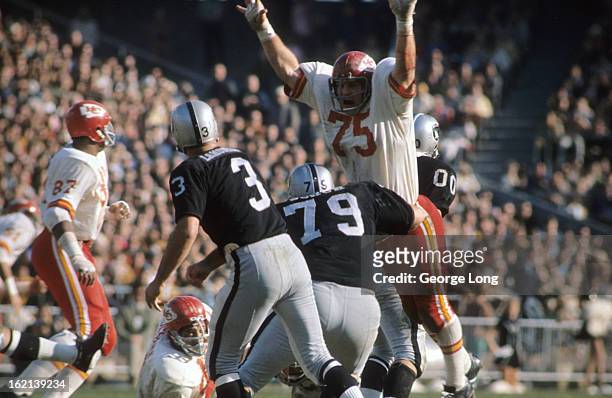 Championship: Kansas City Chiefs Jerry Mays in action, defense vs Oakland Raiders at Oakland-Alameda County Coliseum. Oakland, CA 1/4/1970 CREDIT:...