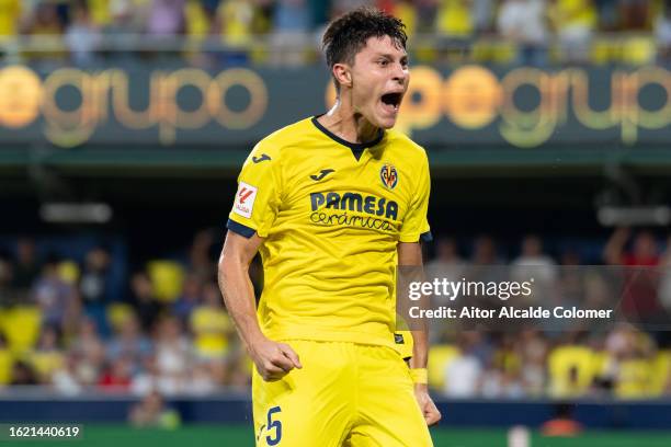 Jorge Cuenca of Villareal FC celebrates after scoring the team's first goal during the LaLiga EA Sports match between Villarreal CF and Real Betis at...