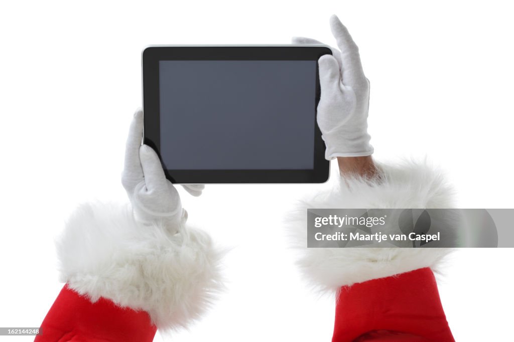 Santa segurando um tablet digital