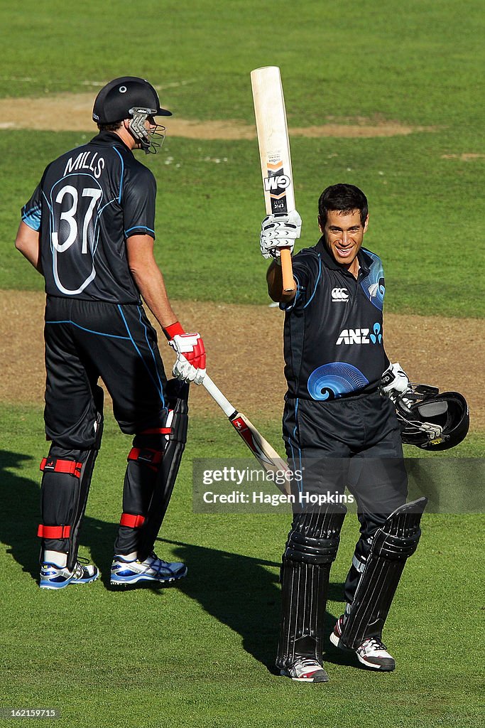 New Zealand v England - 2nd ODI