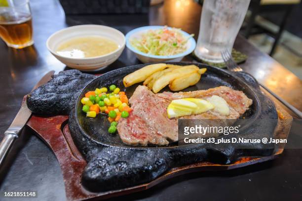 delicious okinawa style beef steak, highway restaurant, naha city, okinawa - 那覇市 個照片及圖片檔